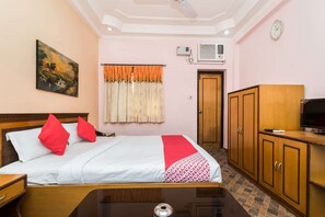 Standard Double Room | Premium bedding - Capital O 10307 Hotel Bidisha (Kanthi)