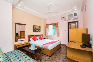 Standard Double Room | Premium bedding - Capital O 10307 Hotel Bidisha (Kanthi)