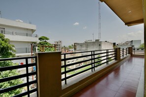 Double or Twin Room | Shared kitchen - OYO 4464 near Chakrata Road (Dehradun)