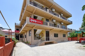 Front of property - OYO 4464 near Chakrata Road (Dehradun)