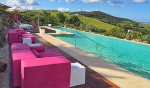 Outdoor pool, pool umbrellas, sun loungers - Hotel Ritual El Palmar - Adults Only (Vejer de la Frontera)