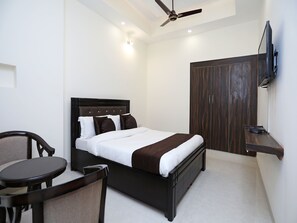 Double or Twin Room | Bed sheets - OYO 9275 Hotel Royal Inn (Faridabad)