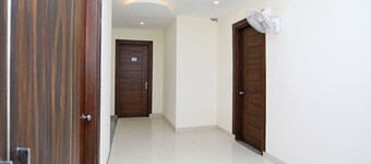 OYO 9275 Hotel Royal Inn