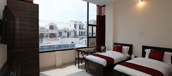 OYO 9275 Hotel Royal Inn