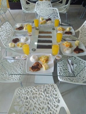 Free full breakfast