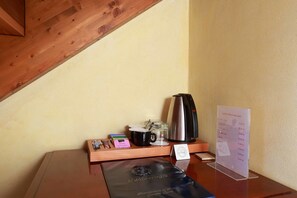 Superior Room | Coffee and/or coffee maker - Locanda Il Maestrale (Monterosso al Mare)