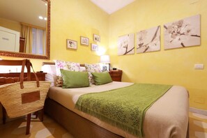 Economy Room | Minibar, in-room safe, individually decorated, individually furnished