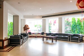 Lobby sitting area - OYO 8450 Hotel Grand Starline (Guwahati)