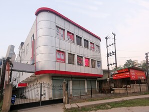Vista frontal de la propiedad