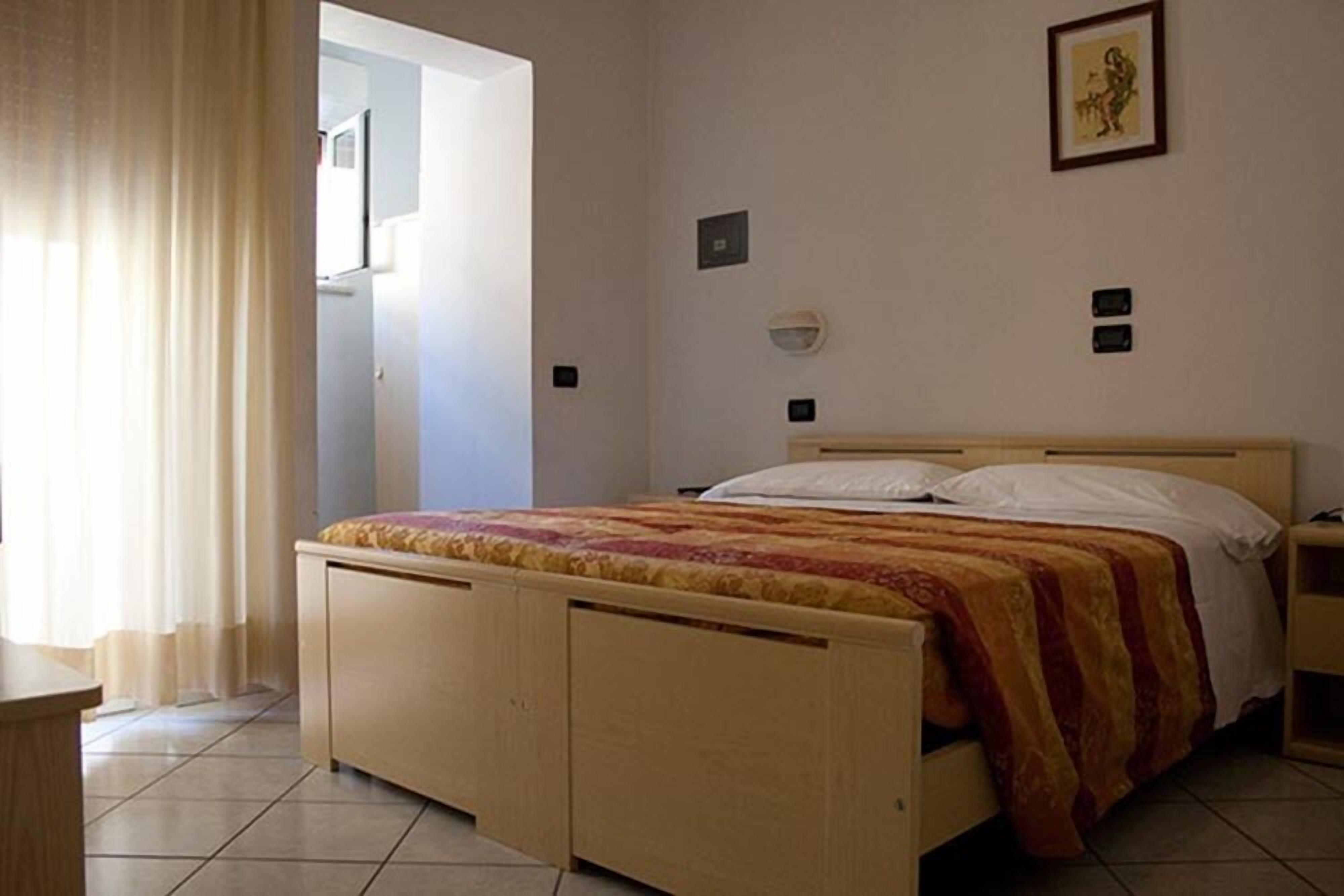 In-room safe, desk, soundproofing, free WiFi