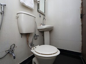 Double or Twin Room | Bathroom | Free toiletries, towels - OYO 9298 Hotel Sands Inn (Gurugram)