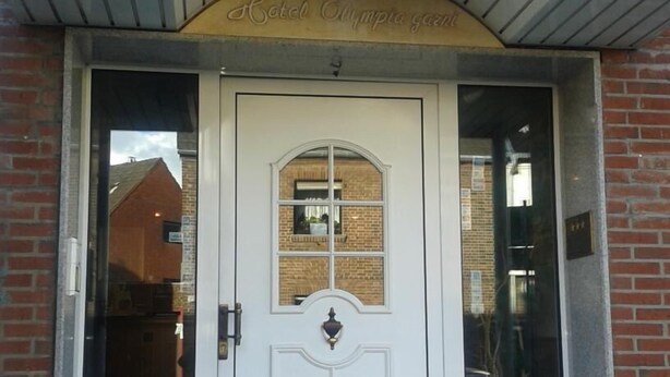 Property entrance - Hotel Olympia (Frechen)