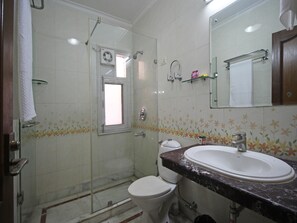 Double or Twin Room | Bathroom | Free toiletries, towels