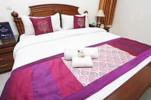 Double or Twin Room | In-room safe, free WiFi - Port Residency Homes (Gurugram)