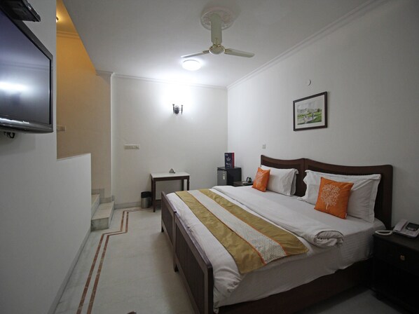 Double or Twin Room | In-room safe, free WiFi - Port Residency Homes (Gurugram)