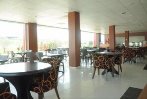 Free daily buffet breakfast - Legend Otel Tem (Istanbul)