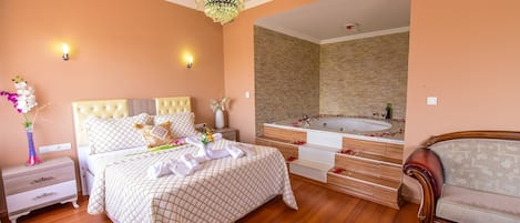Suite | Seprai premium, minibar, meja kerja, dan Wi-Fi gratis