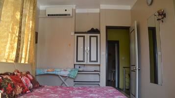 Appartement, vue piscine | 1 chambre, literie de qualité supérieure, minibar, bureau