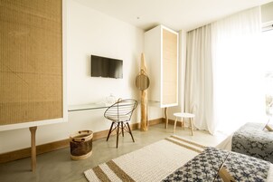 Habitación estándar con 1 cama doble o 2 individuales | Caja fuerte, escritorio, espacio para trabajar con un portátil