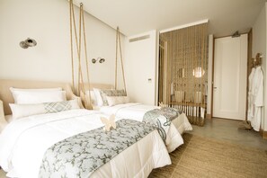Habitación Deluxe con 1 cama matrimonial o 2 individuales, vista al río | Caja de seguridad en la habitación y escritorio 
