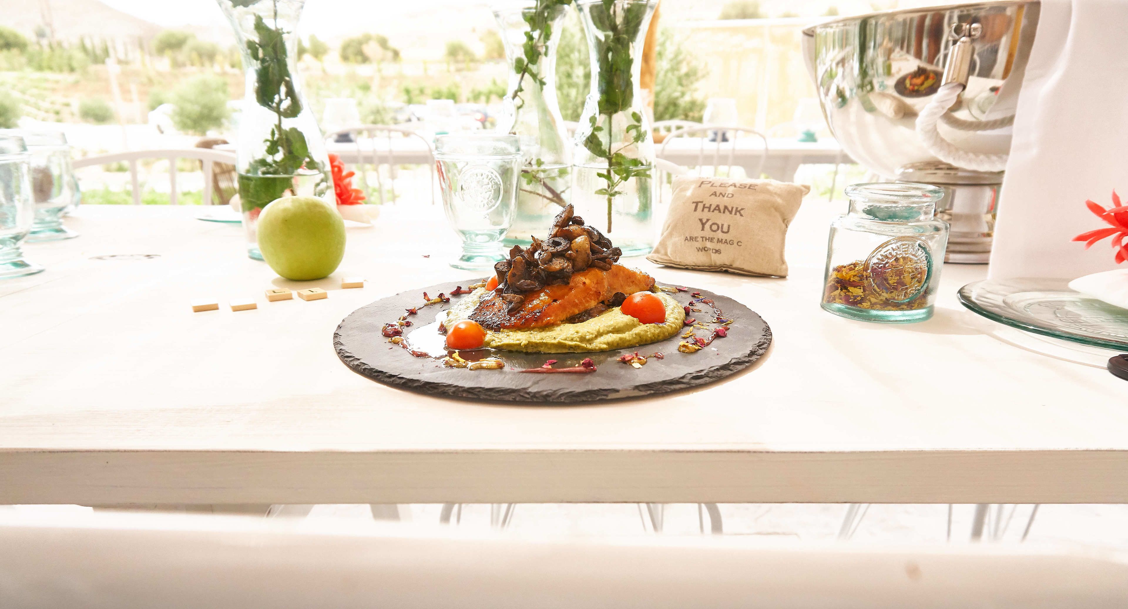 lunch, dinner and brunch served