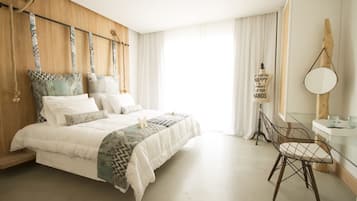 Minibar, caixa forta a l'habitació, escriptori i llits addicionals