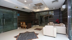 Lobby - Capital O 1299 Hotel Mukut Regency (Ghaziabad)