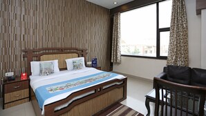Double or Twin Room - Capital O 1299 Hotel Mukut Regency (Ghaziabad)