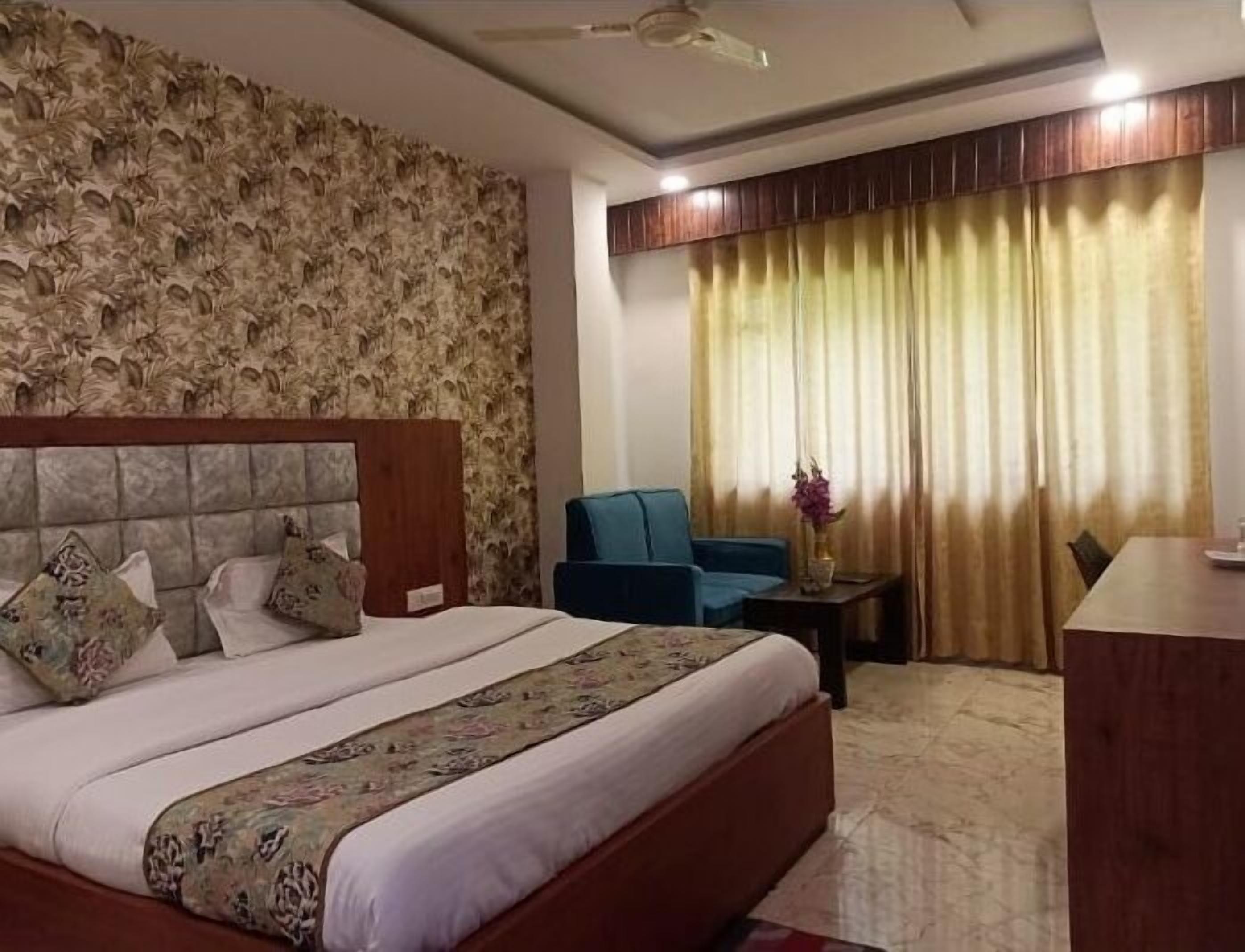 Deluxe Room, 1 Katil Raja (King) | Meja, ruang kerja komputer riba, Wi-fi percuma, cadar katil 