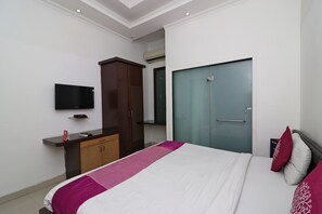 Double or Twin Room - OYO 8349 Hotel Crown Palace (Ghaziabad)