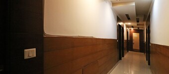 OYO 8349 Hotel Crown Palace