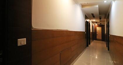 OYO 8349 Hotel Crown Palace