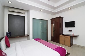 Free WiFi - OYO 8349 Hotel Crown Palace (Ghaziabad)