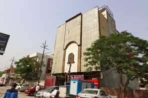 Exterior - OYO 8349 Hotel Crown Palace (Ghaziabad)