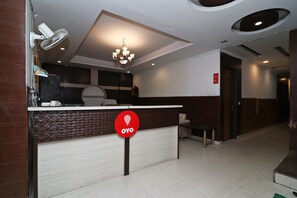 Reception - OYO 8349 Hotel Crown Palace (Ghaziabad)