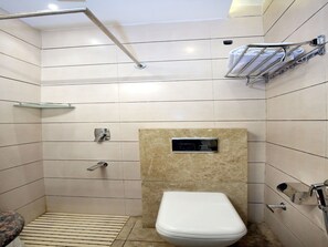 Double or Twin Room | Bathroom | Free toiletries, towels