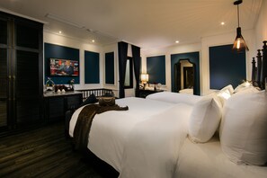 Minibar, in-room safe, desk, free WiFi - JM Marvel Hotel & Spa (Hanoi)