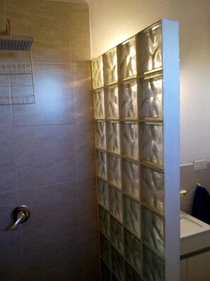 Bernalina III | Bathroom shower