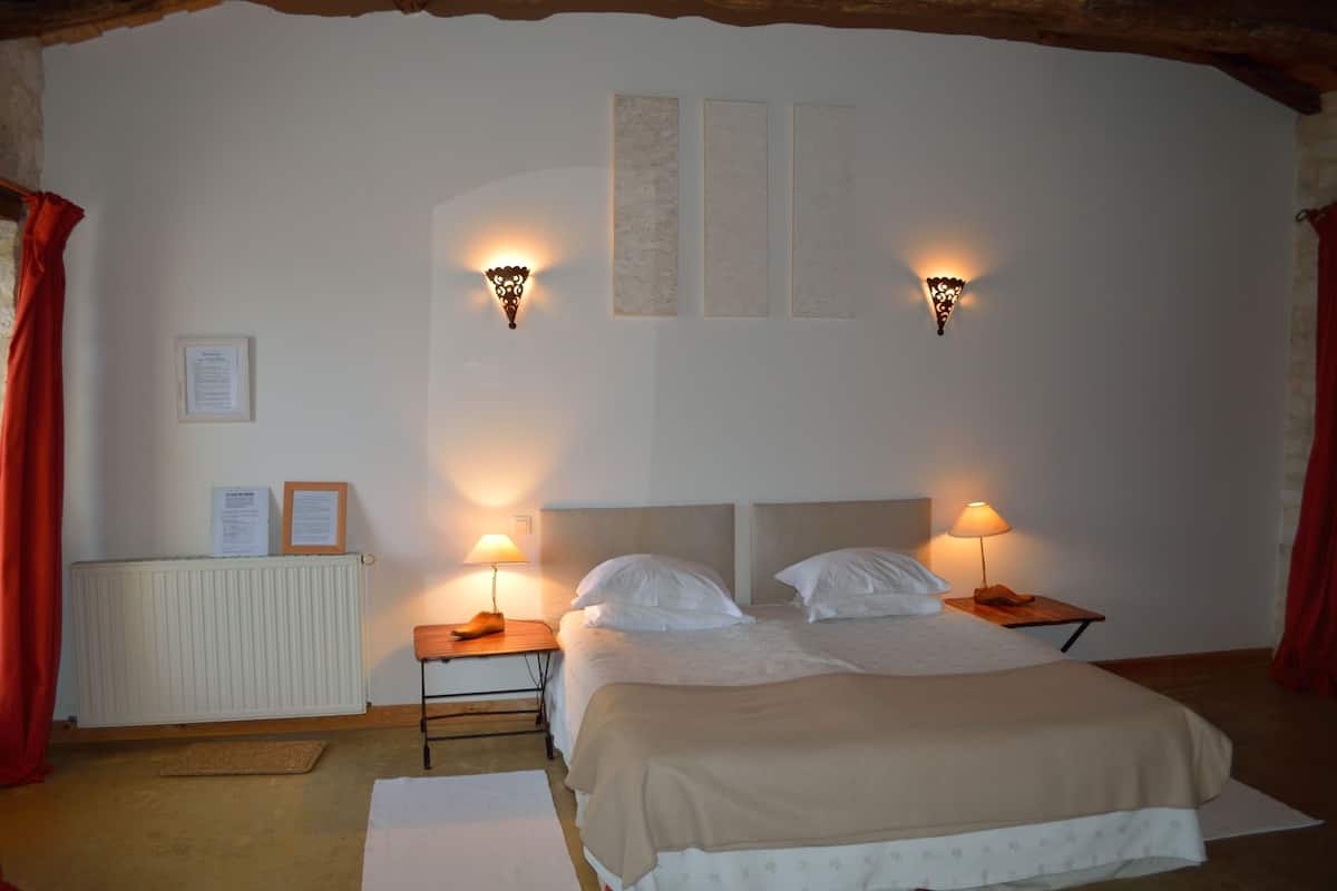 Premium bedding, iron/ironing board, free WiFi, bed sheets