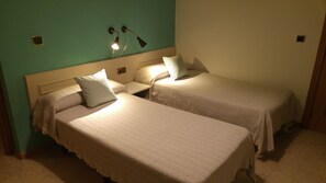 Tomannsrom | Skrivebord, blendingsgardiner, wi-fi (inkludert) og sengetøy