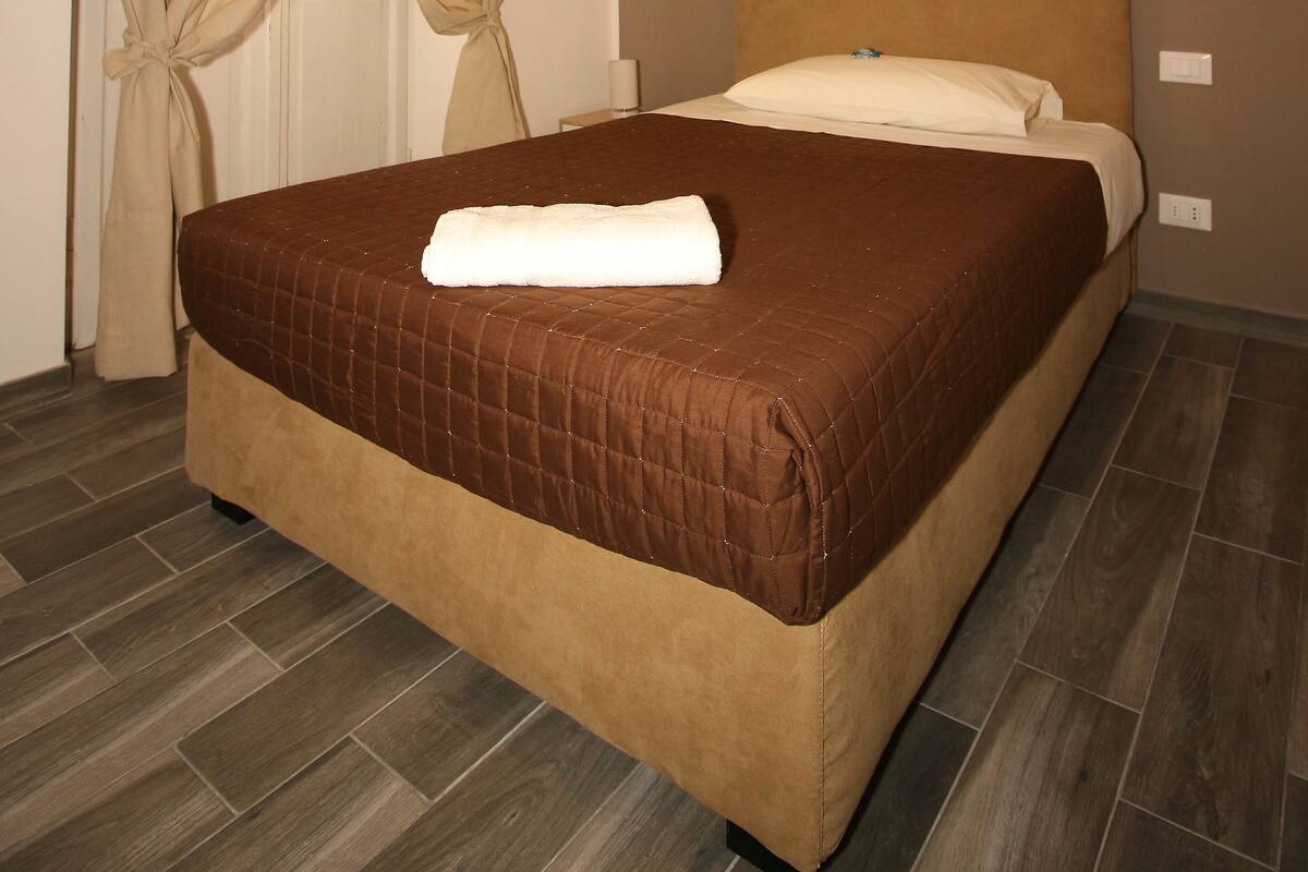 Single Room, Private Bathroom (External) | Premium bedding, desk, rollaway beds (surcharge), WiFi (free)