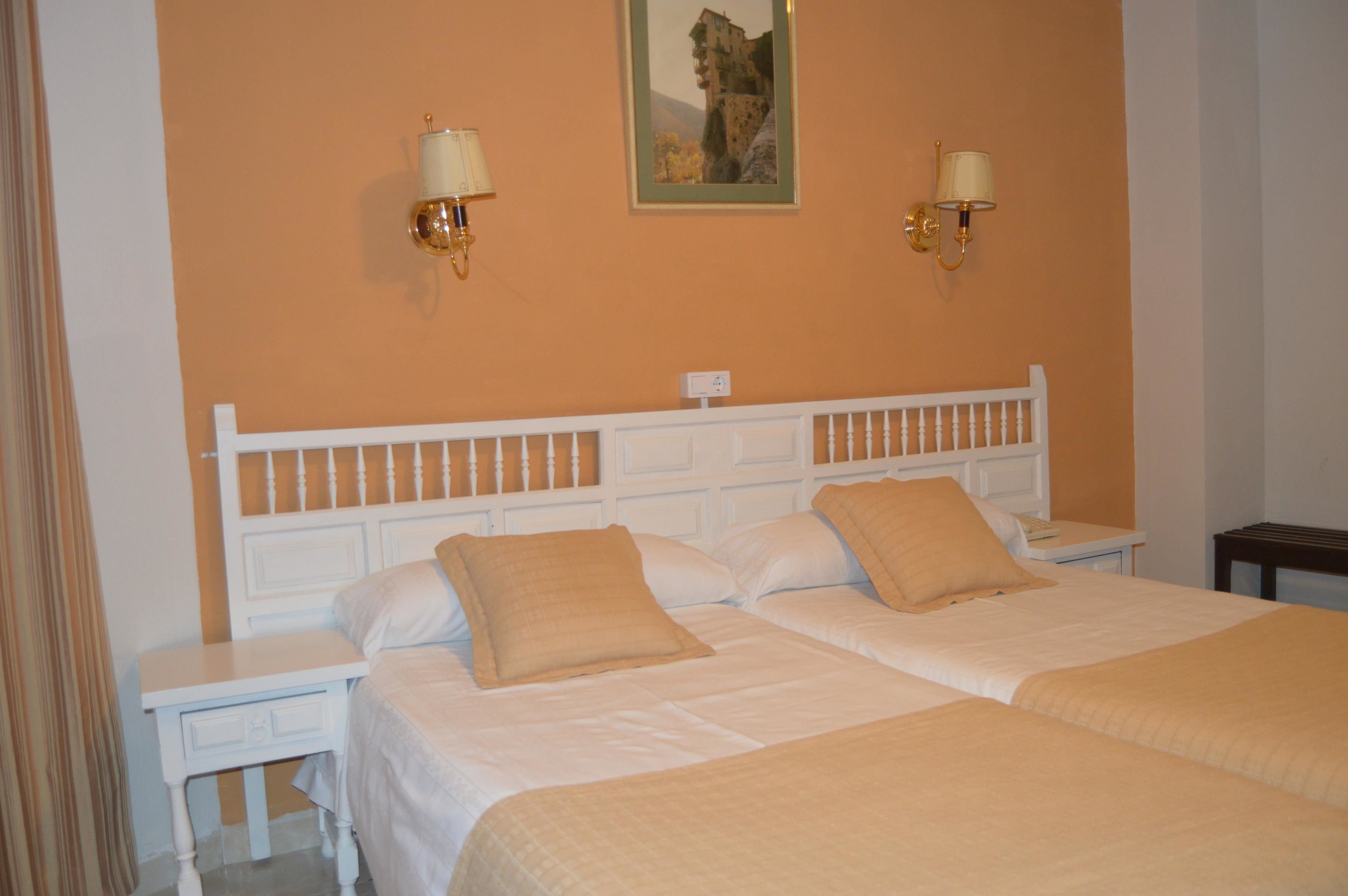 Double or Twin Room | Desk, free cots/infant beds, rollaway beds, free WiFi