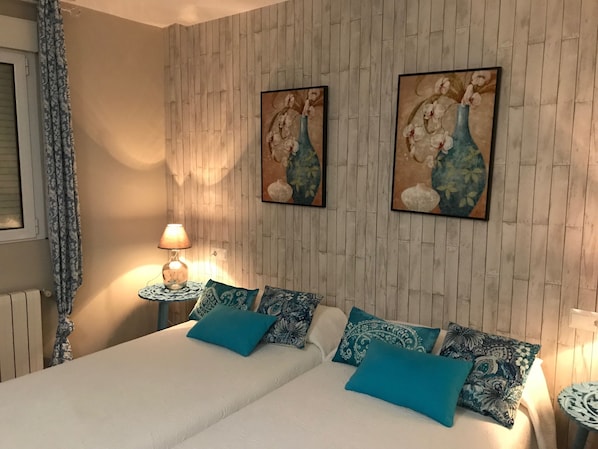 Free cots/infant beds, rollaway beds, free WiFi, bed sheets