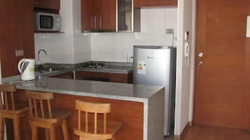 Standard Apartment, 1 Bedroom | Private kitchenette | Fridge, microwave, cookware/dishes/utensils