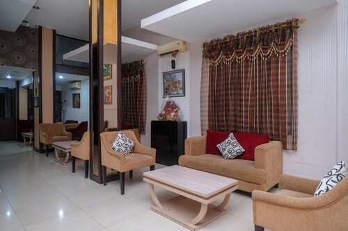 RedDoorz Plus @ Grand Populer Hotel