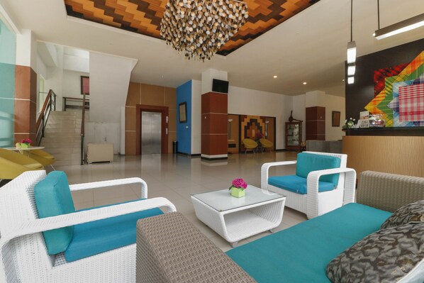 Exterior - RedDoorz Plus near Pantai Losari (Makassar)