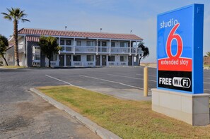 Exterior - Studio 6 Buttonwillow, CA (Buttonwillow)