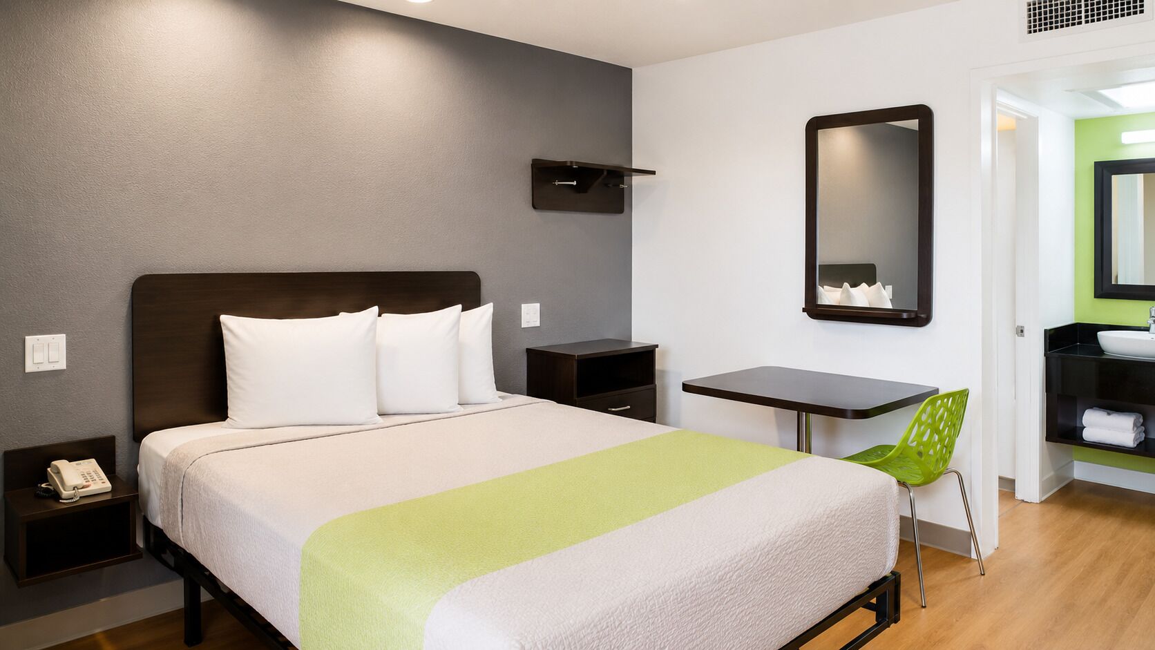 Soundproofing, free WiFi, bed sheets