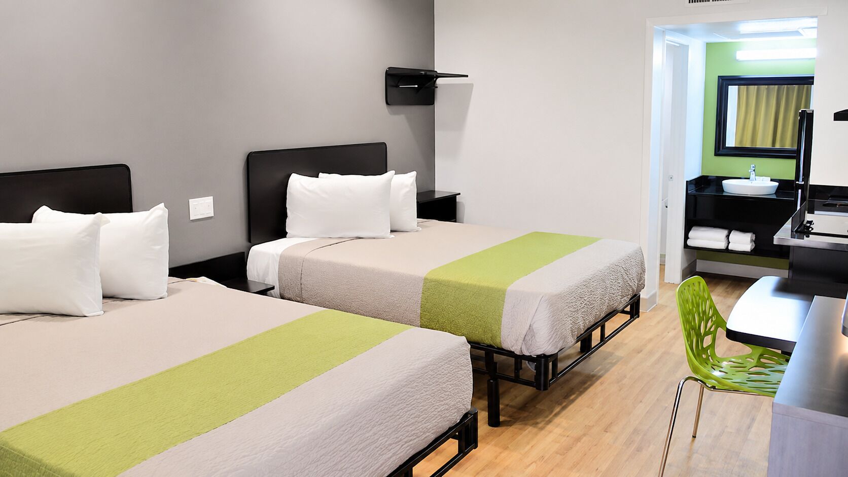 Soundproofing, free WiFi, bed sheets