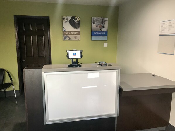 Reception - Studio 6 Buttonwillow, CA (Buttonwillow)